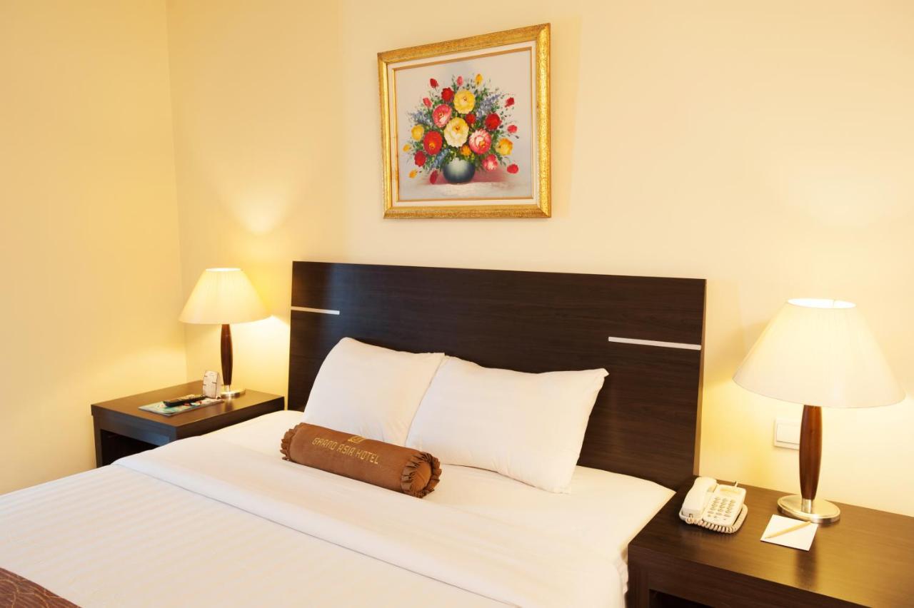 Grand Asia Hotel Jakarta Exterior photo